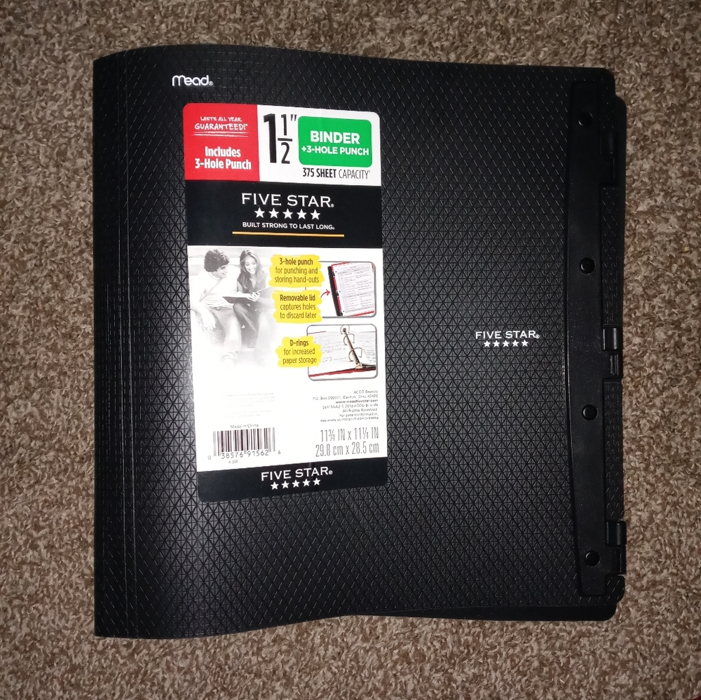 BLACK FIVE STAR 1 1/2" 3 RING BINDER WITH 3-HOLE PUNCH ATTATCHED